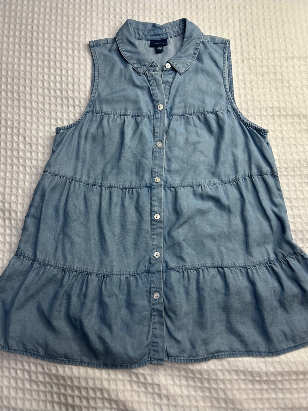 J. Jill Light Blue Sleeveless Tiered Chambray Button-Down Top